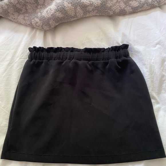 Matching set. Scuba type material, boxier fit. Skirt and top sold together - Picture 5 of 6